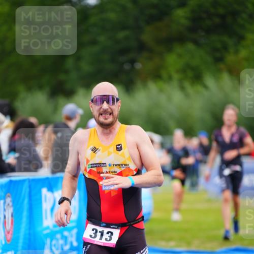 30.08.2026 - Elbe Triathlon Hamburg LAZAROV Photography http://msf.ph/oto/10048438 30.08.2026 10:33:24 Ziel 313, 326, 382 meine-sportfotos.de