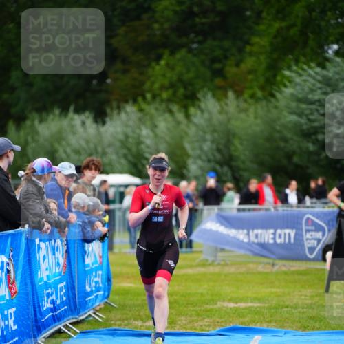 30.08.2026 - Elbe Triathlon Hamburg LAZAROV Photography http://msf.ph/oto/10048531 30.08.2026 10:33:52 Ziel 348 meine-sportfotos.de