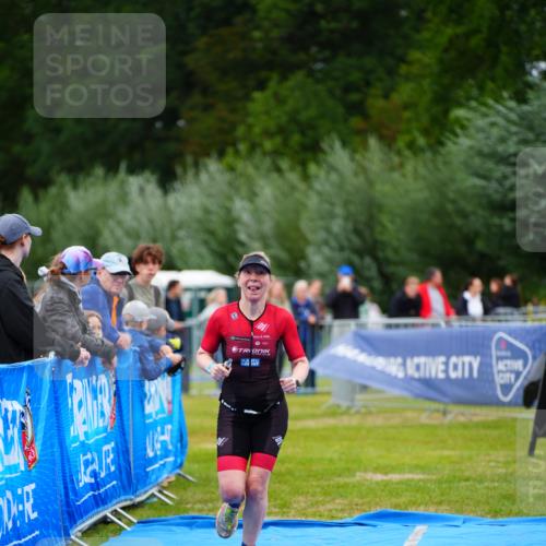 30.08.2026 - Elbe Triathlon Hamburg LAZAROV Photography http://msf.ph/oto/10048537 30.08.2026 10:33:52 Ziel 348 meine-sportfotos.de