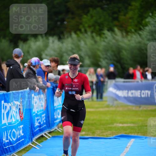 30.08.2026 - Elbe Triathlon Hamburg LAZAROV Photography http://msf.ph/oto/10048555 30.08.2026 10:33:53 Ziel 348 meine-sportfotos.de