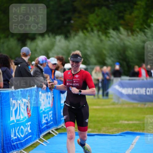 30.08.2026 - Elbe Triathlon Hamburg LAZAROV Photography http://msf.ph/oto/10048559 30.08.2026 10:33:53 Ziel 348 meine-sportfotos.de