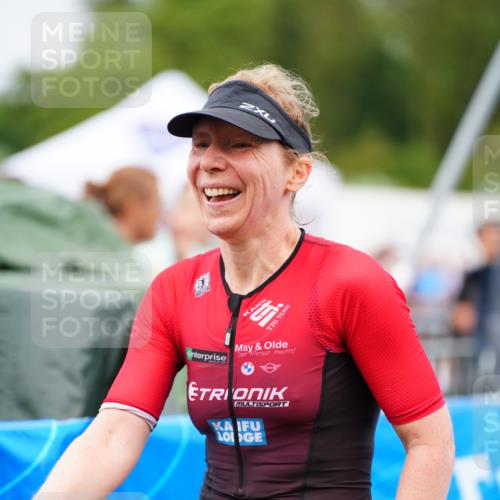 30.08.2026 - Elbe Triathlon Hamburg LAZAROV Photography http://msf.ph/oto/10048666 30.08.2026 10:33:58 Ziel  meine-sportfotos.de