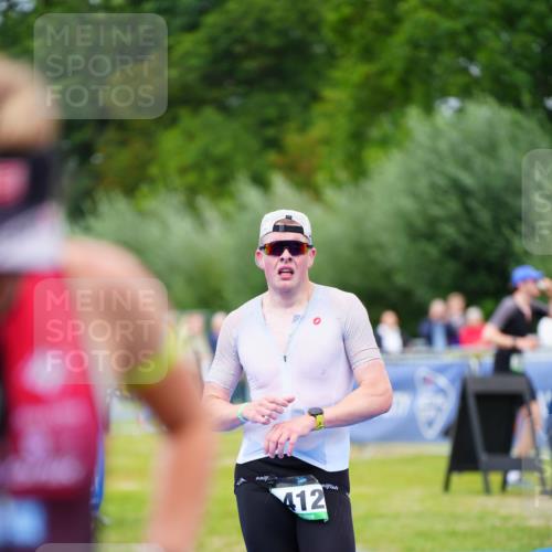 30.08.2026 - Elbe Triathlon Hamburg LAZAROV Photography http://msf.ph/oto/10048865 30.08.2026 10:34:22 Ziel 412 meine-sportfotos.de