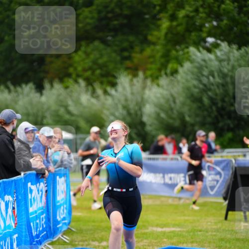 30.08.2026 - Elbe Triathlon Hamburg LAZAROV Photography http://msf.ph/oto/10049118 30.08.2026 10:35:05 Ziel 359 meine-sportfotos.de