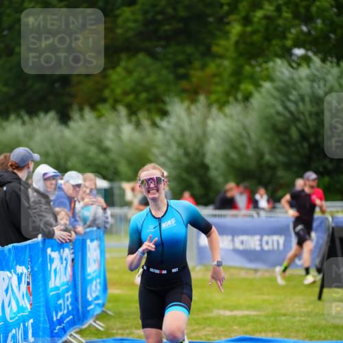 30.08.2026 - Elbe Triathlon Hamburg LAZAROV Photography http://msf.ph/oto/10049123 30.08.2026 10:35:05 Ziel 359 meine-sportfotos.de