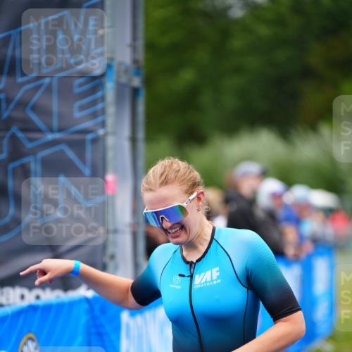 30.08.2026 - Elbe Triathlon Hamburg LAZAROV Photography http://msf.ph/oto/10049158 30.08.2026 10:35:06 Ziel 359 meine-sportfotos.de