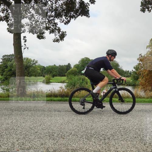30.08.2026 - Elbe Triathlon Hamburg Michael Burmester http://msf.ph/oto/10049310 30.08.2026 09:37:43 Radfahren 356, 362, 439, 497, 555, 642, 711, 1897 meine-sportfotos.de