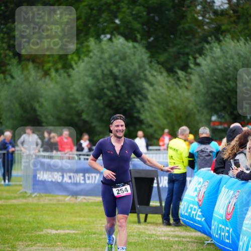 30.08.2026 - Elbe Triathlon Hamburg LAZAROV Photography http://msf.ph/oto/10049399 30.08.2026 10:35:54 Ziel 254, 366 meine-sportfotos.de