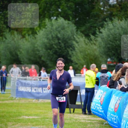 30.08.2026 - Elbe Triathlon Hamburg LAZAROV Photography http://msf.ph/oto/10049406 30.08.2026 10:35:54 Ziel 254, 366 meine-sportfotos.de