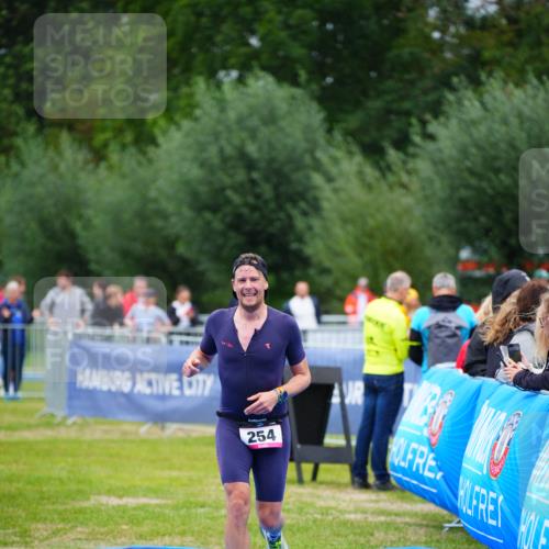 30.08.2026 - Elbe Triathlon Hamburg LAZAROV Photography http://msf.ph/oto/10049411 30.08.2026 10:35:54 Ziel 254, 366 meine-sportfotos.de