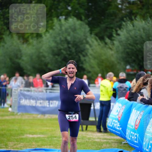 30.08.2026 - Elbe Triathlon Hamburg LAZAROV Photography http://msf.ph/oto/10049417 30.08.2026 10:35:54 Ziel 254, 366 meine-sportfotos.de