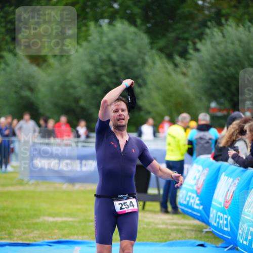30.08.2026 - Elbe Triathlon Hamburg LAZAROV Photography http://msf.ph/oto/10049433 30.08.2026 10:35:55 Ziel 254, 366 meine-sportfotos.de