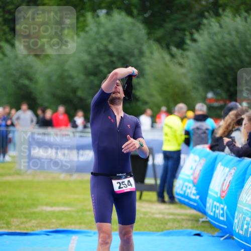30.08.2026 - Elbe Triathlon Hamburg LAZAROV Photography http://msf.ph/oto/10049438 30.08.2026 10:35:55 Ziel 254, 366 meine-sportfotos.de
