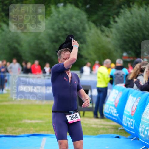 30.08.2026 - Elbe Triathlon Hamburg LAZAROV Photography http://msf.ph/oto/10049443 30.08.2026 10:35:55 Ziel 254, 366 meine-sportfotos.de