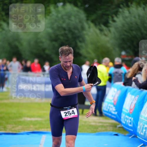 30.08.2026 - Elbe Triathlon Hamburg LAZAROV Photography http://msf.ph/oto/10049451 30.08.2026 10:35:56 Ziel 254, 366 meine-sportfotos.de