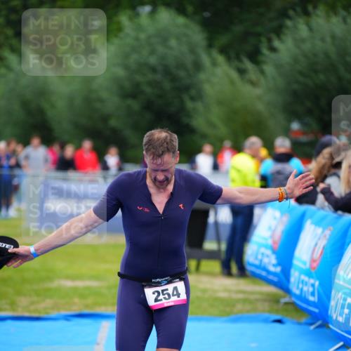 30.08.2026 - Elbe Triathlon Hamburg LAZAROV Photography http://msf.ph/oto/10049456 30.08.2026 10:35:56 Ziel 254, 366 meine-sportfotos.de