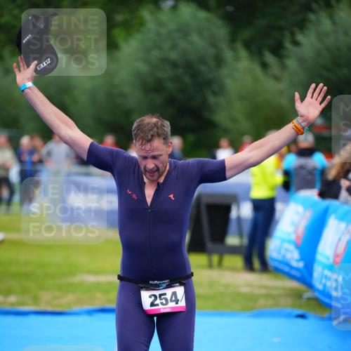 30.08.2026 - Elbe Triathlon Hamburg LAZAROV Photography http://msf.ph/oto/10049465 30.08.2026 10:35:56 Ziel 254, 366 meine-sportfotos.de