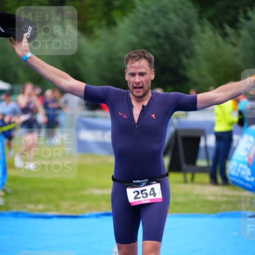30.08.2026 - Elbe Triathlon Hamburg LAZAROV Photography http://msf.ph/oto/10049468 30.08.2026 10:35:56 Ziel 254, 366 meine-sportfotos.de