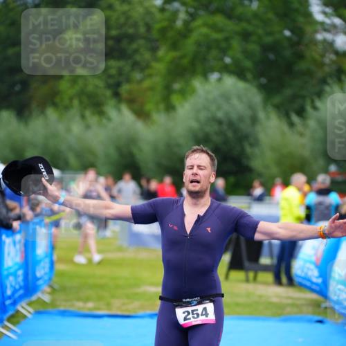 30.08.2026 - Elbe Triathlon Hamburg LAZAROV Photography http://msf.ph/oto/10049472 30.08.2026 10:35:57 Ziel 254, 366 meine-sportfotos.de