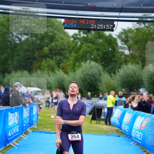 30.08.2026 - Elbe Triathlon Hamburg LAZAROV Photography http://msf.ph/oto/10049479 30.08.2026 10:35:57 Ziel 254, 366 meine-sportfotos.de