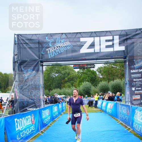 30.08.2026 - Elbe Triathlon Hamburg LAZAROV Photography http://msf.ph/oto/10049492 30.08.2026 10:35:58 Ziel 202, 254, 366 meine-sportfotos.de