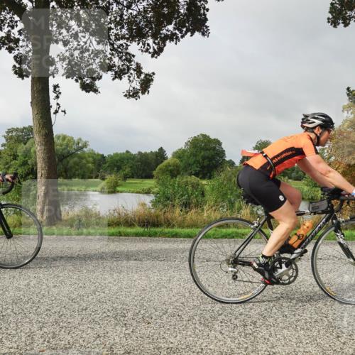 30.08.2026 - Elbe Triathlon Hamburg Michael Burmester http://msf.ph/oto/10049662 30.08.2026 09:39:27 Radfahren 363, 429, 437, 529, 621, 712, 742, 757 meine-sportfotos.de