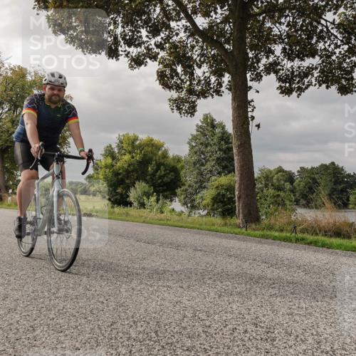 30.08.2026 - Elbe Triathlon Hamburg Michael Burmester http://msf.ph/oto/10049812 30.08.2026 09:54:50 Radfahren 400, 418, 541, 583, 729 meine-sportfotos.de
