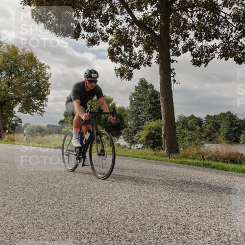 30.08.2026 - Elbe Triathlon Hamburg Michael Burmester http://msf.ph/oto/10050354 30.08.2026 10:00:53 Radfahren 558, 826, 869 meine-sportfotos.de