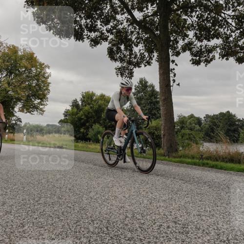 30.08.2026 - Elbe Triathlon Hamburg Michael Burmester http://msf.ph/oto/10050620 30.08.2026 10:04:37 Radfahren 809, 904 meine-sportfotos.de