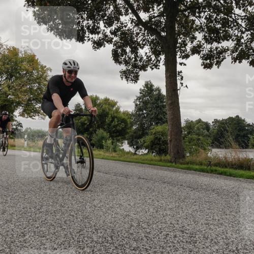30.08.2026 - Elbe Triathlon Hamburg Michael Burmester http://msf.ph/oto/10050731 30.08.2026 10:06:34 Radfahren 490, 498, 555, 609, 906 meine-sportfotos.de
