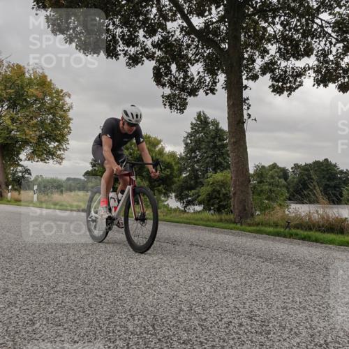 30.08.2026 - Elbe Triathlon Hamburg Michael Burmester http://msf.ph/oto/10050997 30.08.2026 10:09:46 Radfahren 690, 693, 811, 828, 937, 1897 meine-sportfotos.de