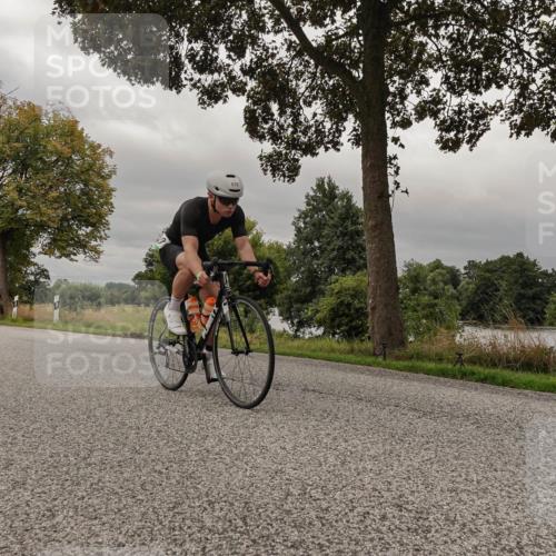 30.08.2026 - Elbe Triathlon Hamburg Michael Burmester http://msf.ph/oto/10051213 30.08.2026 10:12:48 Radfahren 410, 657, 983 meine-sportfotos.de