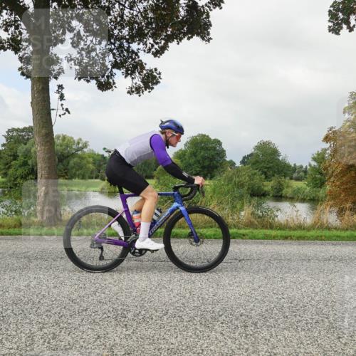30.08.2026 - Elbe Triathlon Hamburg Michael Burmester http://msf.ph/oto/10051496 30.08.2026 09:56:32 Radfahren 421, 731, 853, 926 meine-sportfotos.de