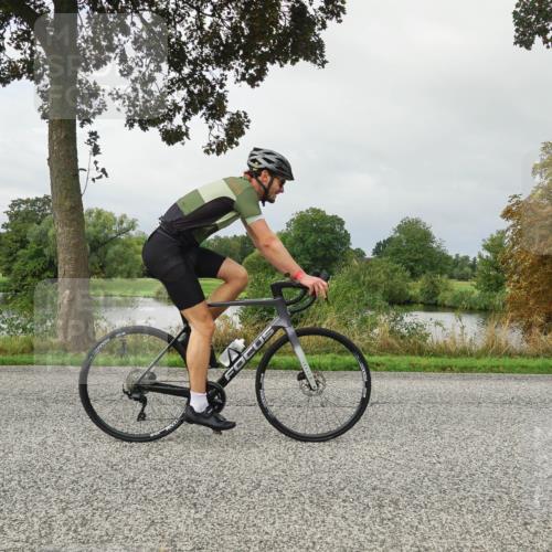 30.08.2026 - Elbe Triathlon Hamburg Michael Burmester http://msf.ph/oto/10051614 30.08.2026 09:58:05 Radfahren 403, 423, 785, 838, 880, 944 meine-sportfotos.de