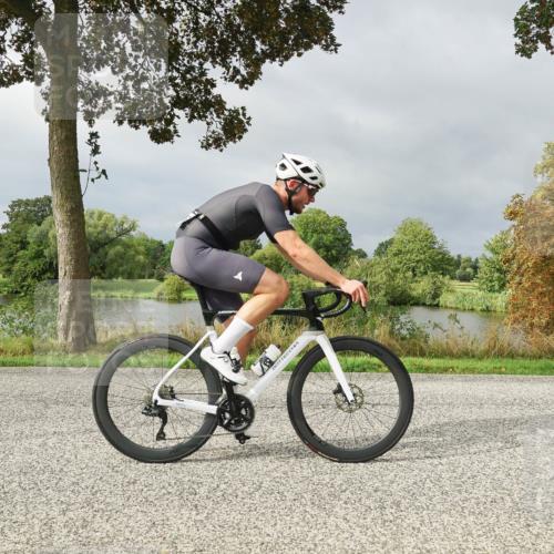 30.08.2026 - Elbe Triathlon Hamburg Michael Burmester http://msf.ph/oto/10051827 30.08.2026 10:01:05 Radfahren 548, 636, 671, 675, 699, 705, 831 meine-sportfotos.de