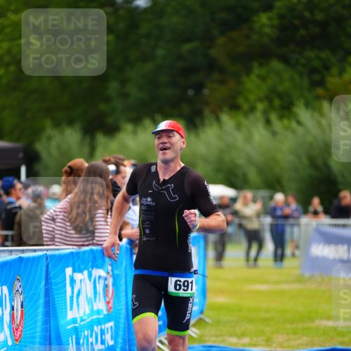 30.08.2026 - Elbe Triathlon Hamburg LAZAROV Photography http://msf.ph/oto/10052385 30.08.2026 10:46:14 Ziel 691 meine-sportfotos.de