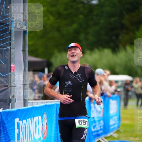 30.08.2026 - Elbe Triathlon Hamburg LAZAROV Photography http://msf.ph/oto/10052394 30.08.2026 10:46:15 Ziel 691 meine-sportfotos.de