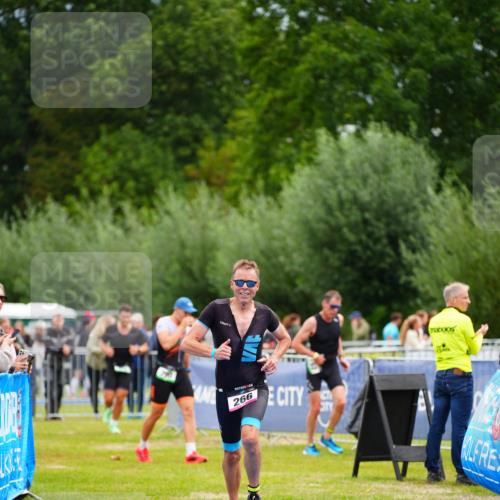 30.08.2026 - Elbe Triathlon Hamburg LAZAROV Photography http://msf.ph/oto/10052442 30.08.2026 10:46:29 Ziel 266 meine-sportfotos.de
