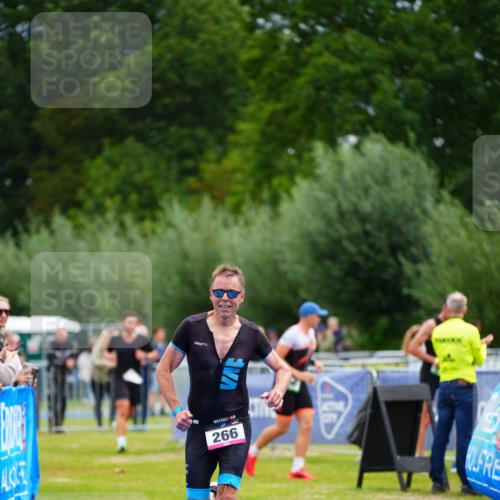 30.08.2026 - Elbe Triathlon Hamburg LAZAROV Photography http://msf.ph/oto/10052449 30.08.2026 10:46:30 Ziel 266 meine-sportfotos.de