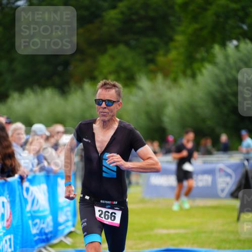 30.08.2026 - Elbe Triathlon Hamburg LAZAROV Photography http://msf.ph/oto/10052468 30.08.2026 10:46:31 Ziel 266, 508 meine-sportfotos.de