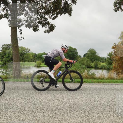 30.08.2026 - Elbe Triathlon Hamburg Michael Burmester http://msf.ph/oto/10052469 30.08.2026 10:11:26 Radfahren 557, 621, 713, 741, 920 meine-sportfotos.de