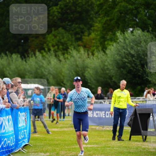 30.08.2026 - Elbe Triathlon Hamburg LAZAROV Photography http://msf.ph/oto/10052499 30.08.2026 10:46:37 Ziel 508 meine-sportfotos.de