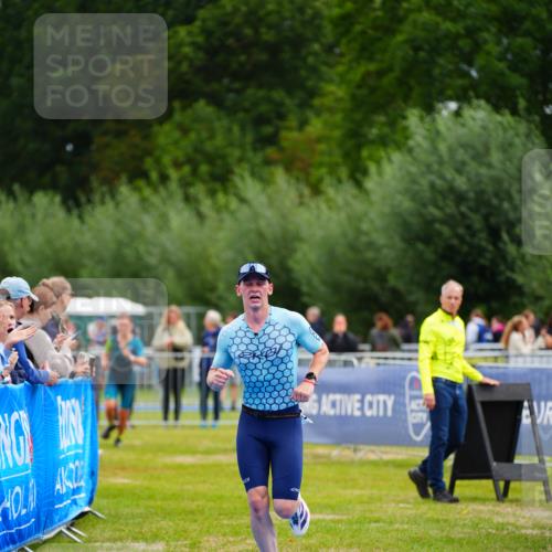 30.08.2026 - Elbe Triathlon Hamburg LAZAROV Photography http://msf.ph/oto/10052503 30.08.2026 10:46:38 Ziel 354, 508 meine-sportfotos.de