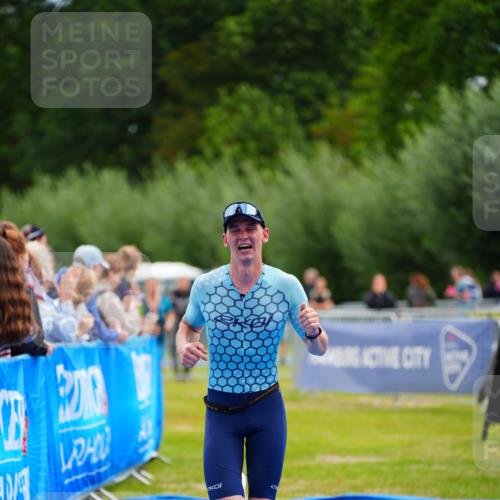 30.08.2026 - Elbe Triathlon Hamburg LAZAROV Photography http://msf.ph/oto/10052516 30.08.2026 10:46:39 Ziel 354, 508 meine-sportfotos.de
