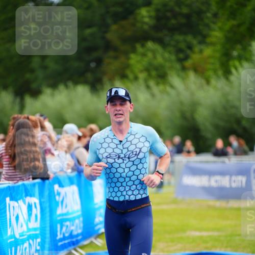 30.08.2026 - Elbe Triathlon Hamburg LAZAROV Photography http://msf.ph/oto/10052525 30.08.2026 10:46:39 Ziel 354, 508 meine-sportfotos.de