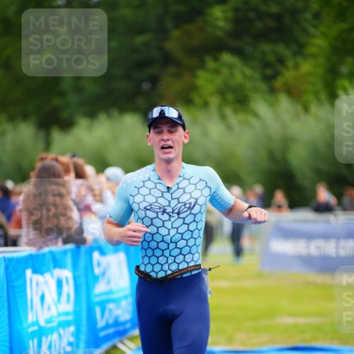 30.08.2026 - Elbe Triathlon Hamburg LAZAROV Photography http://msf.ph/oto/10052530 30.08.2026 10:46:39 Ziel 354, 508 meine-sportfotos.de
