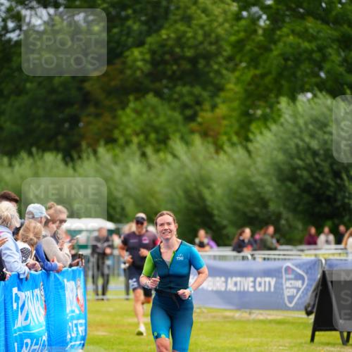 30.08.2026 - Elbe Triathlon Hamburg LAZAROV Photography http://msf.ph/oto/10052562 30.08.2026 10:46:44 Ziel 293, 354 meine-sportfotos.de