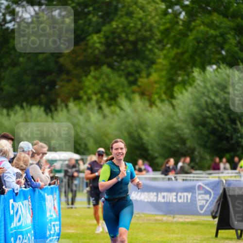 30.08.2026 - Elbe Triathlon Hamburg LAZAROV Photography http://msf.ph/oto/10052567 30.08.2026 10:46:45 Ziel 293, 354 meine-sportfotos.de