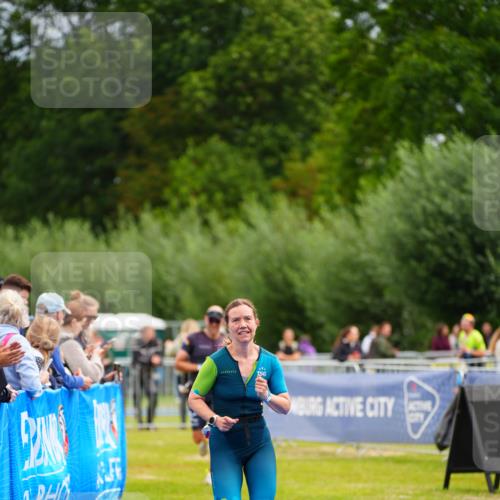 30.08.2026 - Elbe Triathlon Hamburg LAZAROV Photography http://msf.ph/oto/10052570 30.08.2026 10:46:45 Ziel 293, 354 meine-sportfotos.de