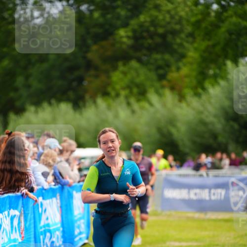 30.08.2026 - Elbe Triathlon Hamburg LAZAROV Photography http://msf.ph/oto/10052591 30.08.2026 10:46:46 Ziel 293, 354, 544 meine-sportfotos.de